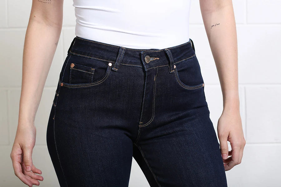 Rant & Rave Helen straight jean in dark wash, front waist detail