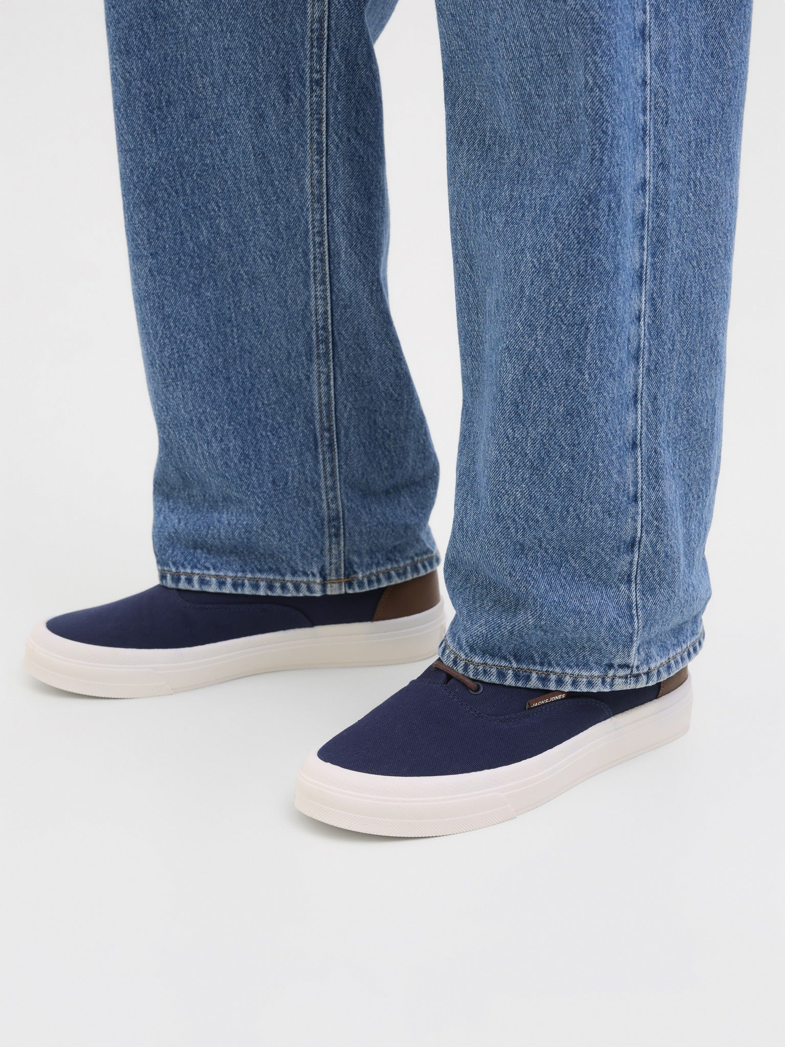 JACK & JONES Islington Canvas Sneaker in Navy Blazer shoe upper detail