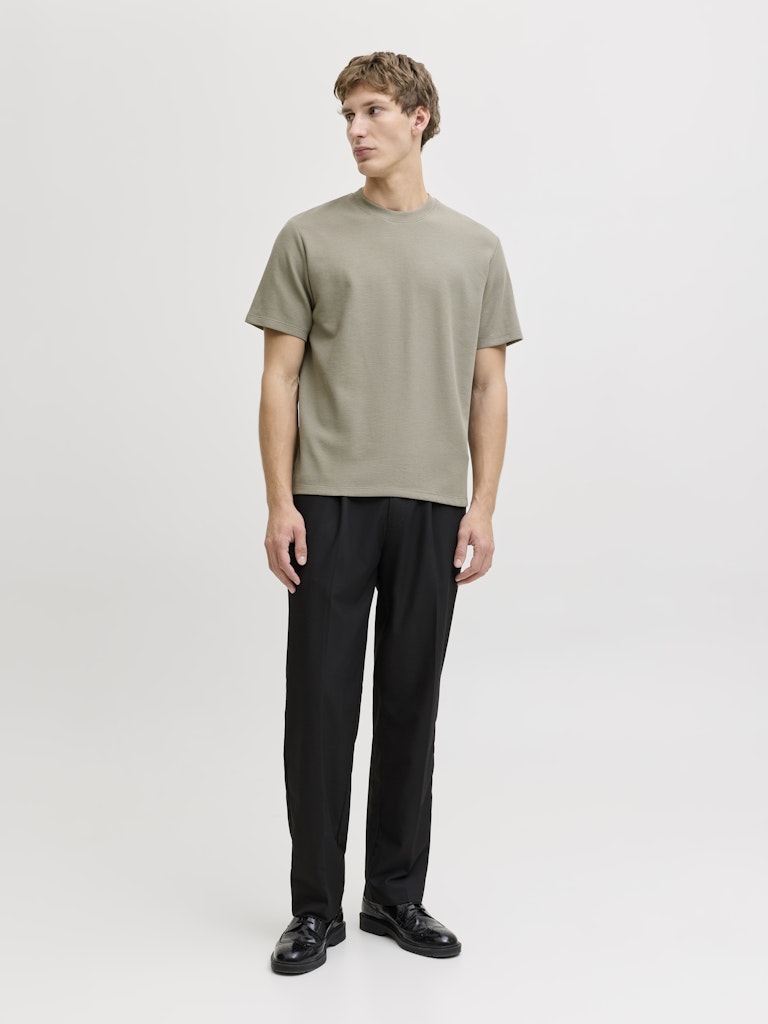 JACK & JONES Eaustin Short Sleeve Tee - Vetiver Vetiver model front view