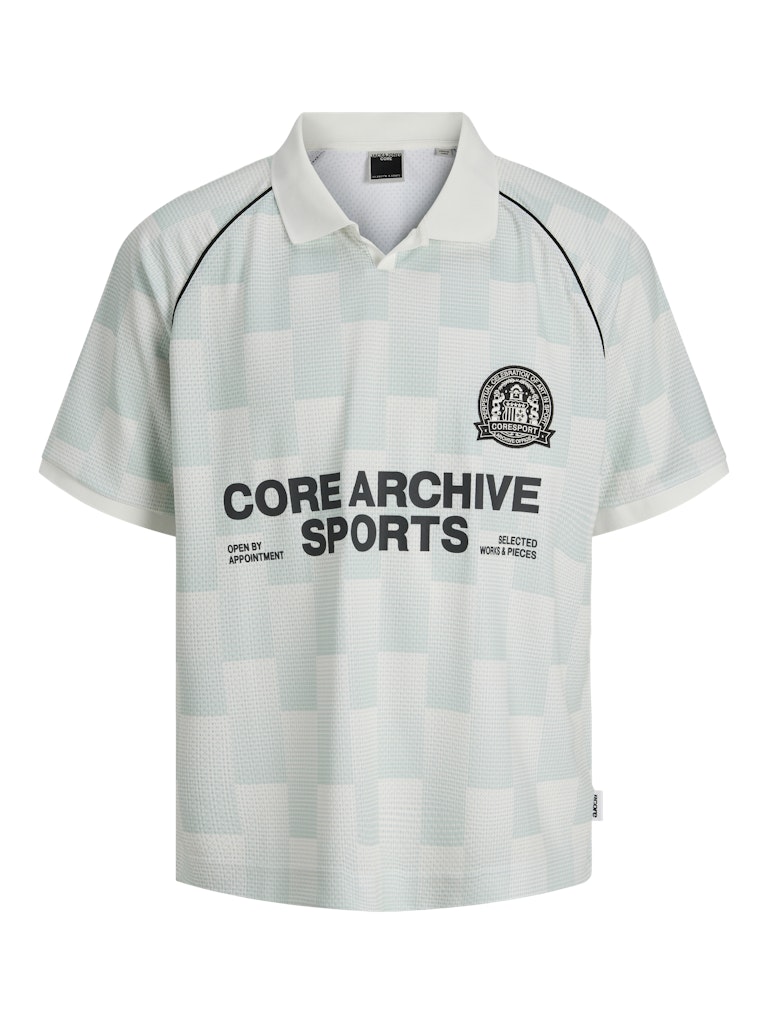 JACK JONES CORE Breeze Football Aop Mesh Tee -Omphalodes Omphalodes model front view