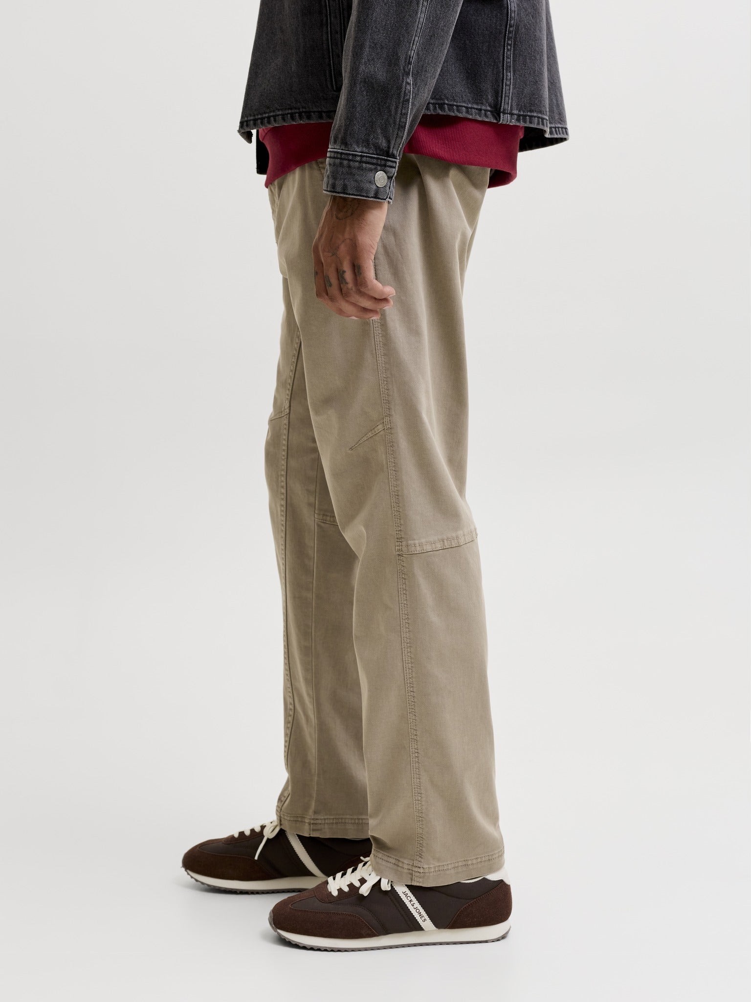 JACK & JONES Kane Dover Jogger in Crockery side leg detail