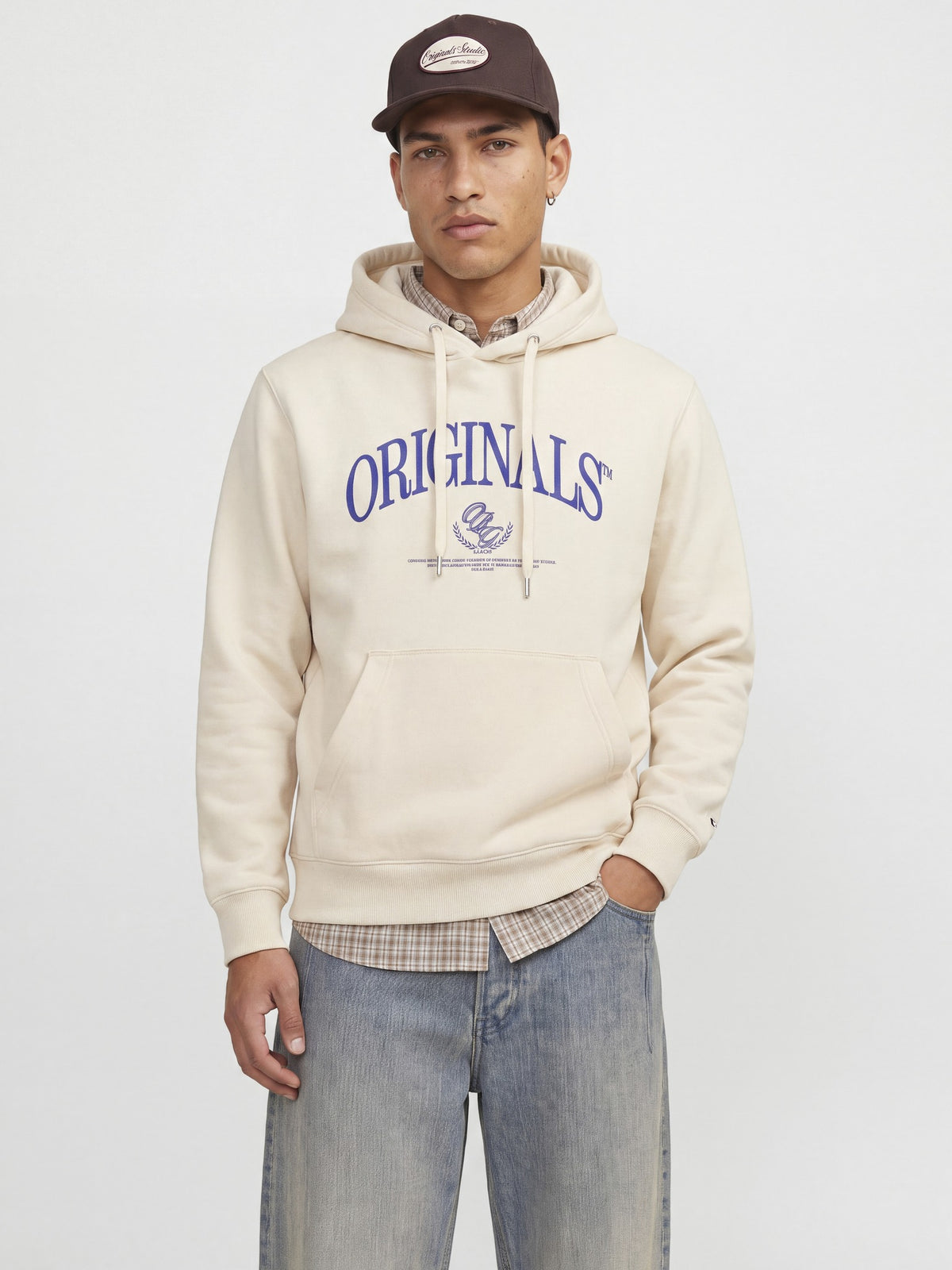 Full length view of JACK & JONES Frederiksberg Bold Branding Hoodie in Whisper White