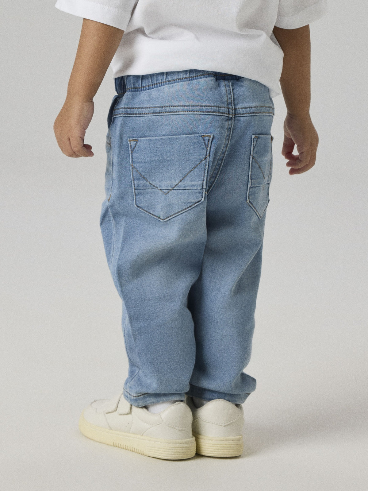 NAME IT Robin Thayers Regular Fit Sweatshirt Trousers in Medium Blue Denim back view on model