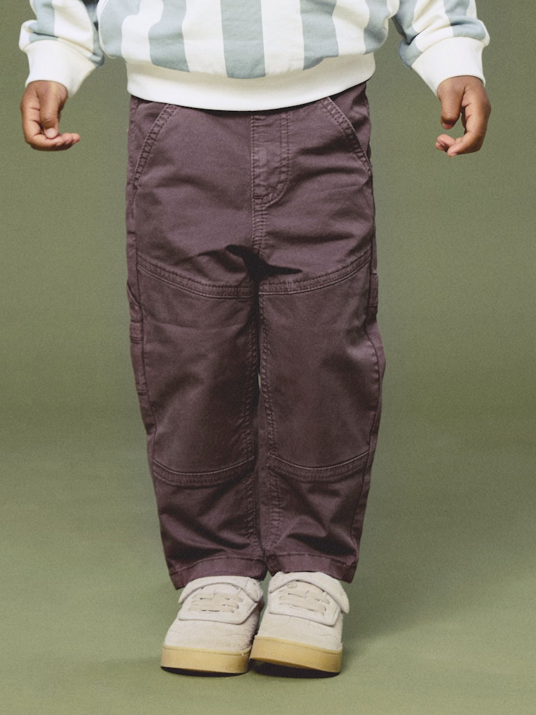 NAME IT Ben Tapered Twill Cargo Pants in French Roast front model view