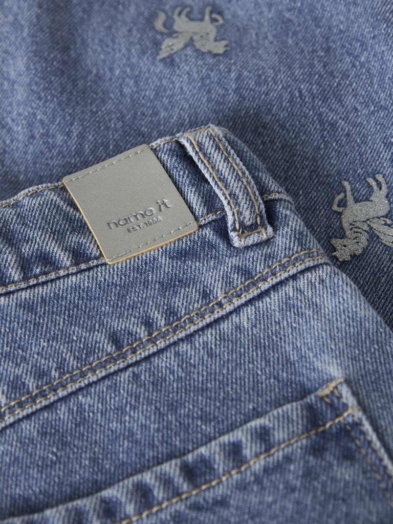 NAME IT Bella Barrel Glitter Jeans in Medium Blue Denim logo patch detail