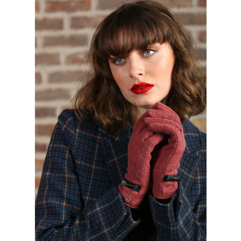 RANT & RAVE LADIES Gloria Rose Glove Rose model front view