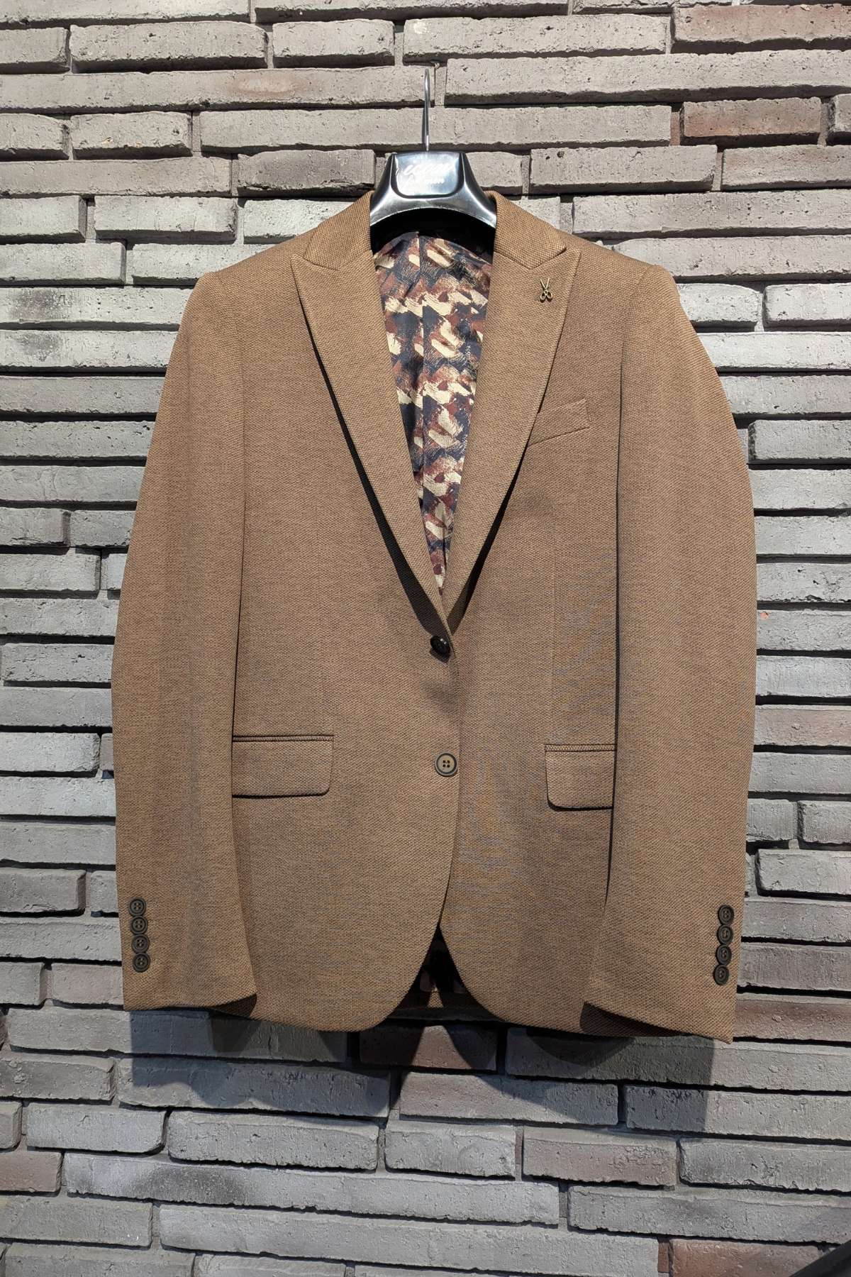 Front View of the Tan Tom Penn Blazer