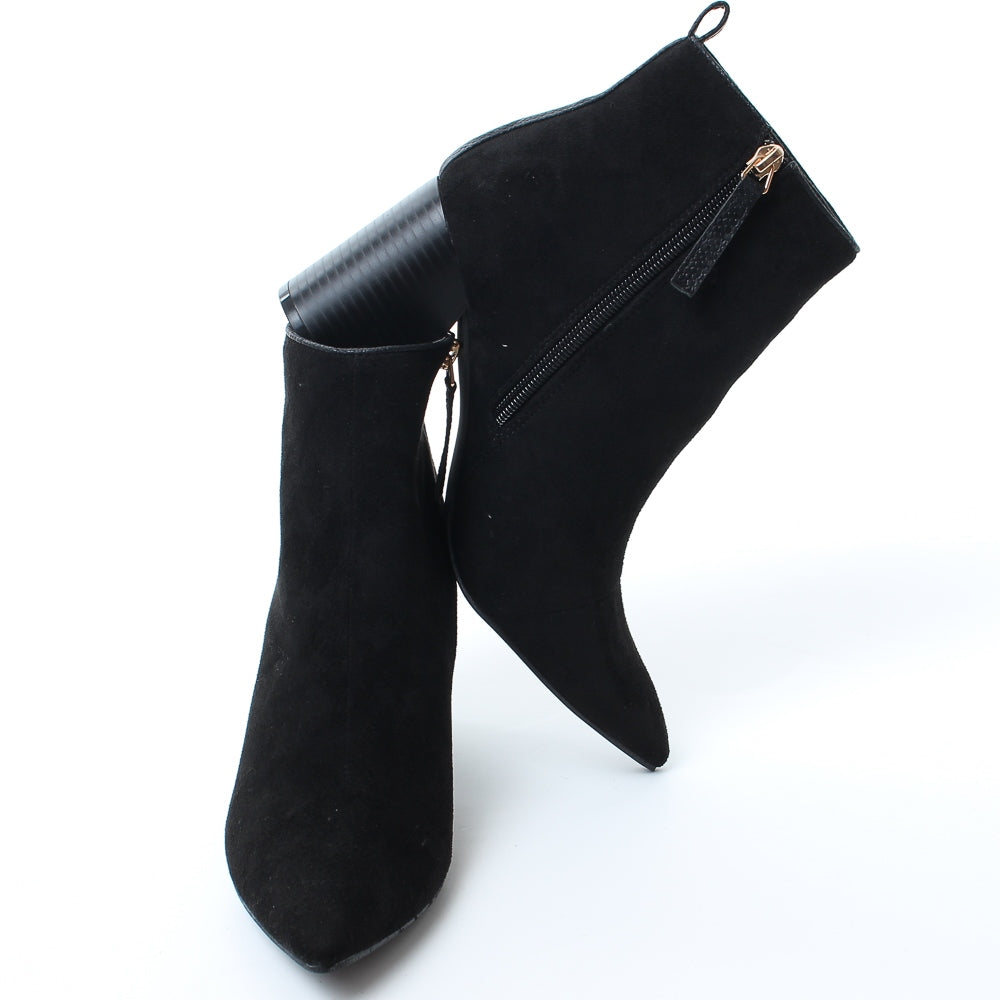 Dakota Black Boot-Heel view