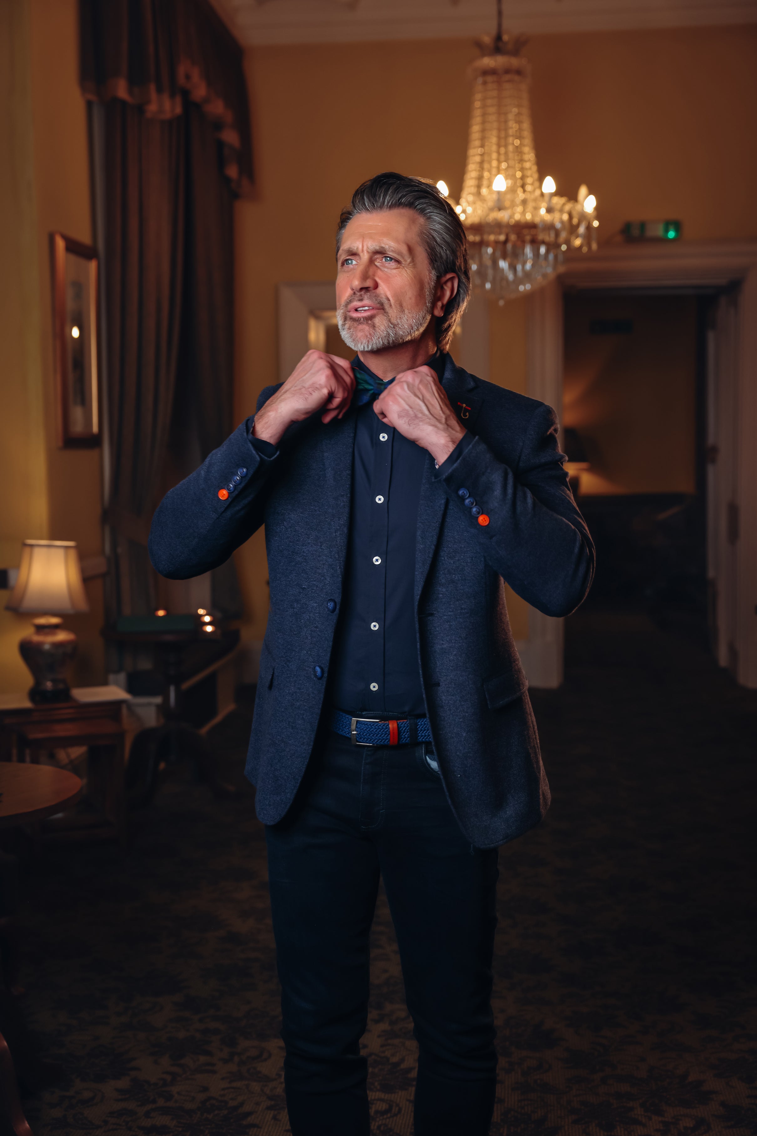 Man wearing a pique navy blazer