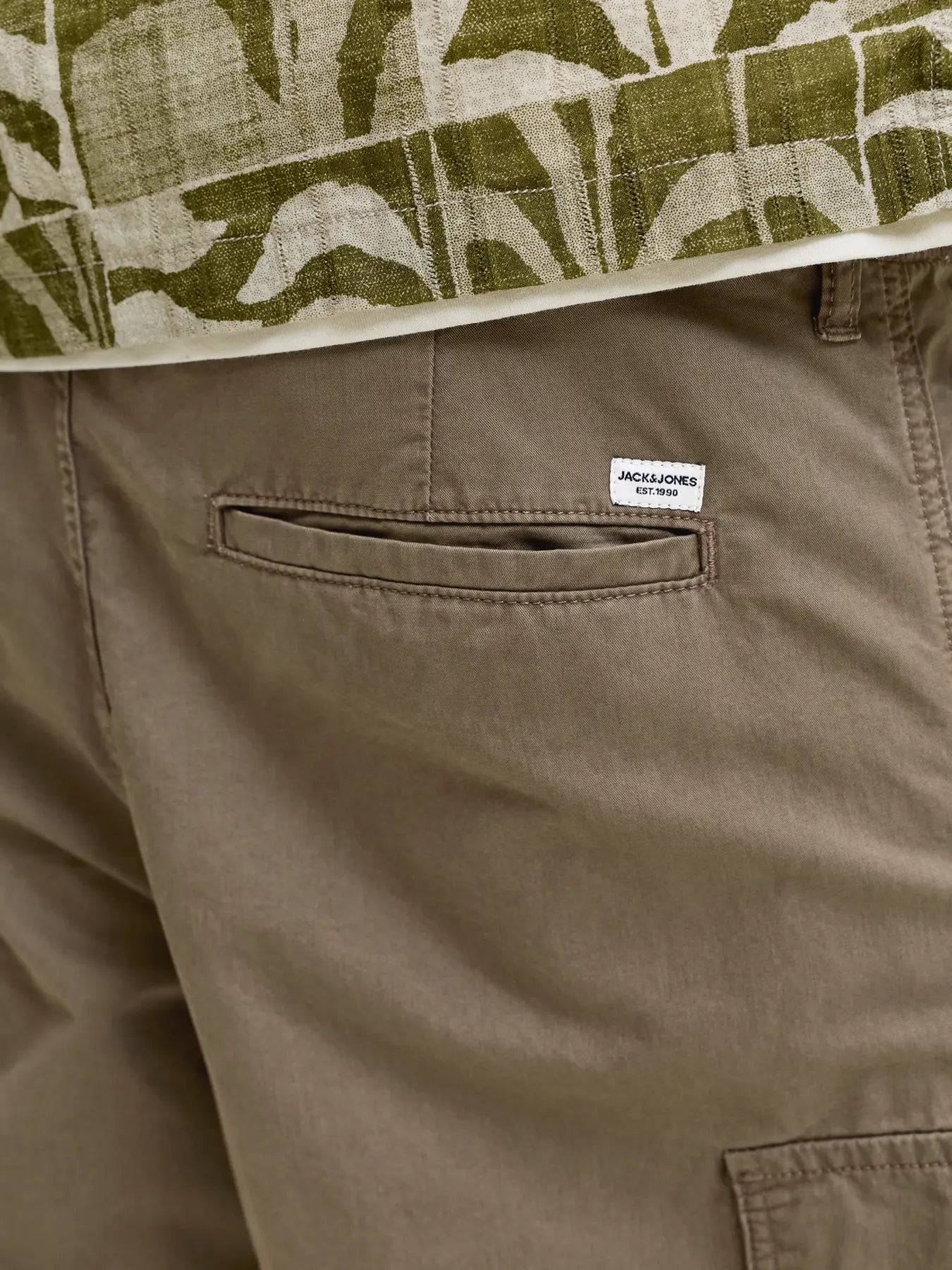 JACK & JONES Cole Matty Mid Cargo Short -Crocodile Crocodile flat front view