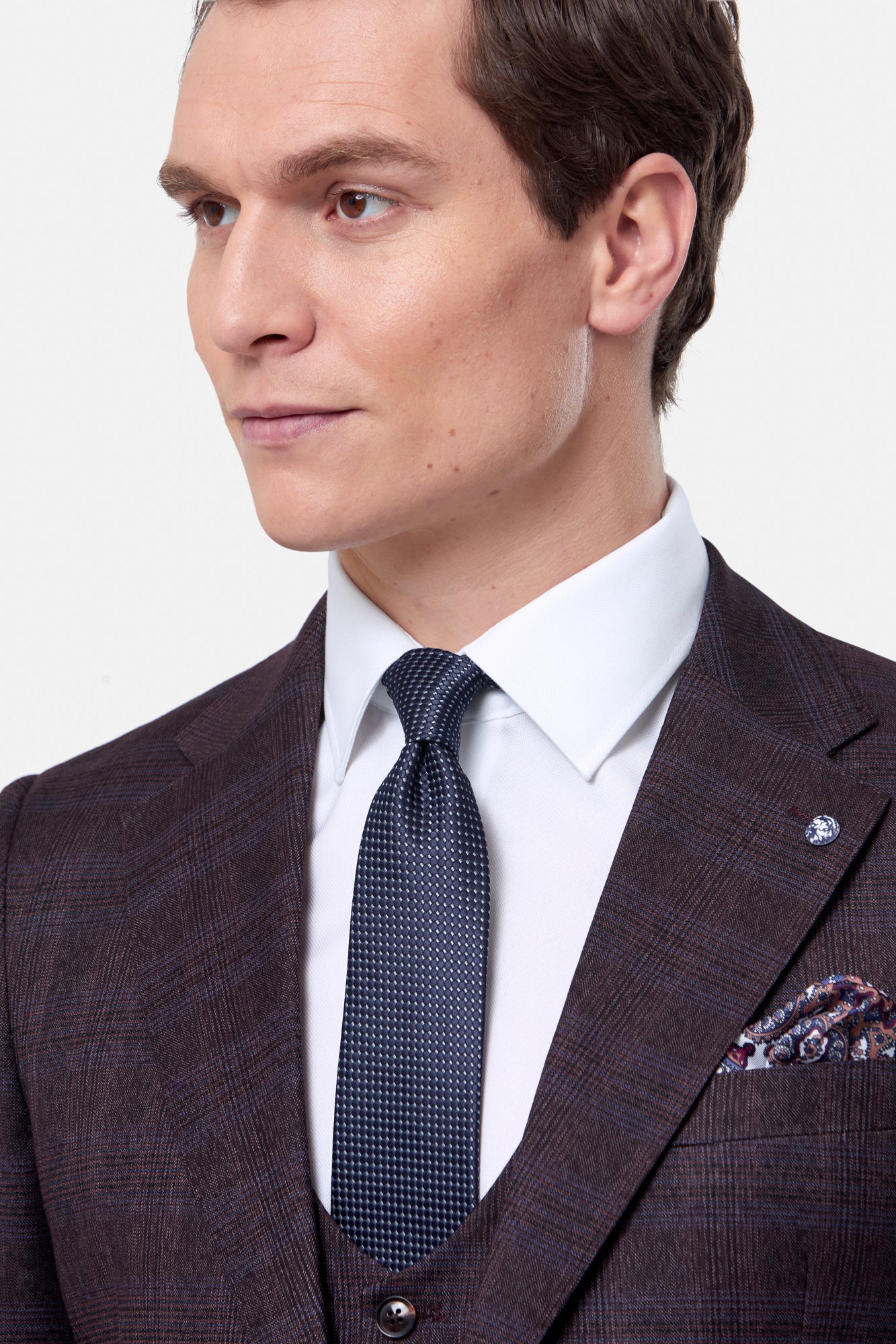 Elijah Wine Check 3 Piece Tapered Fit Suit-Lapel detail