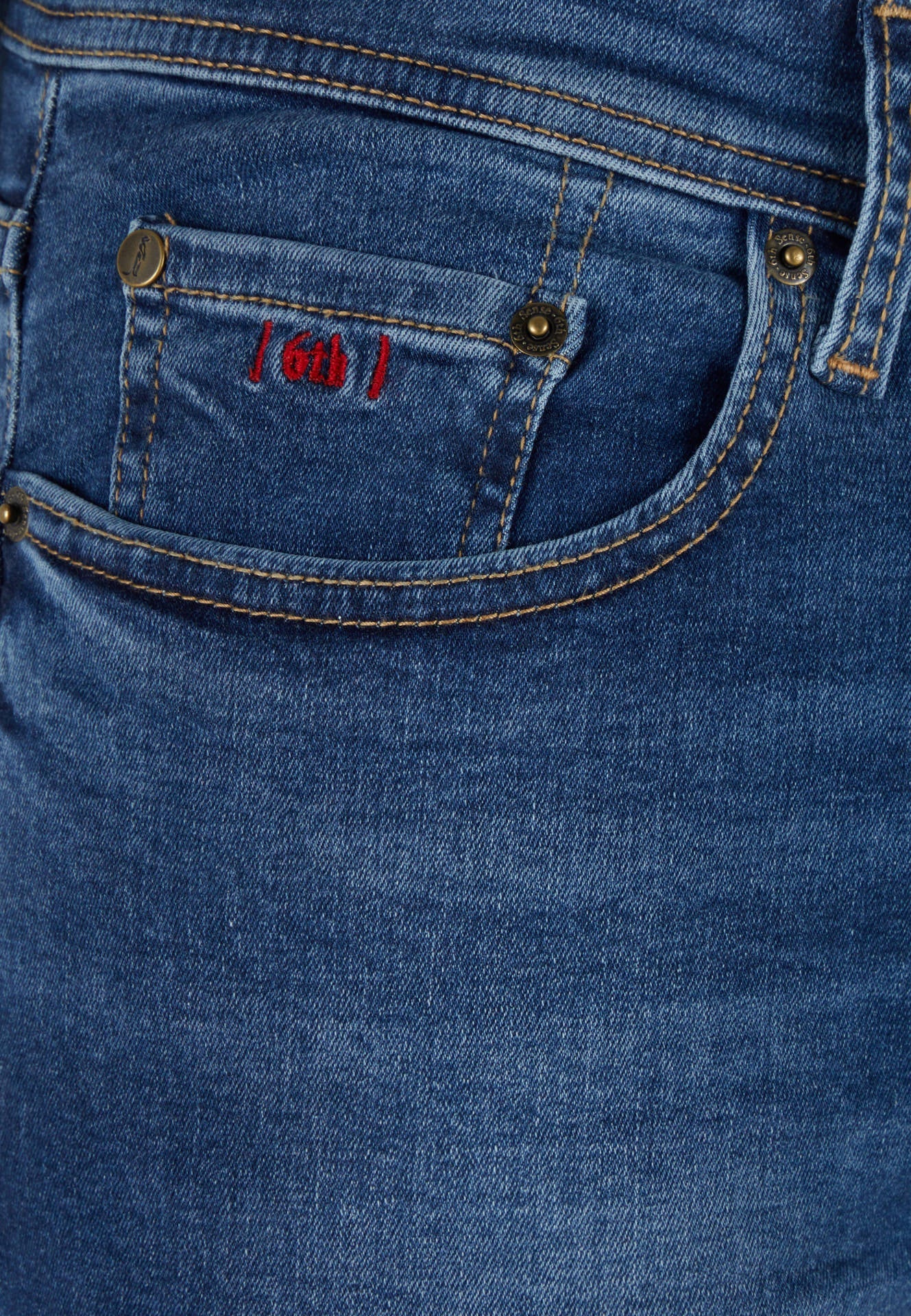 6TH SENSE Fred Lightwash Bootcut Jean Lightwash model front view