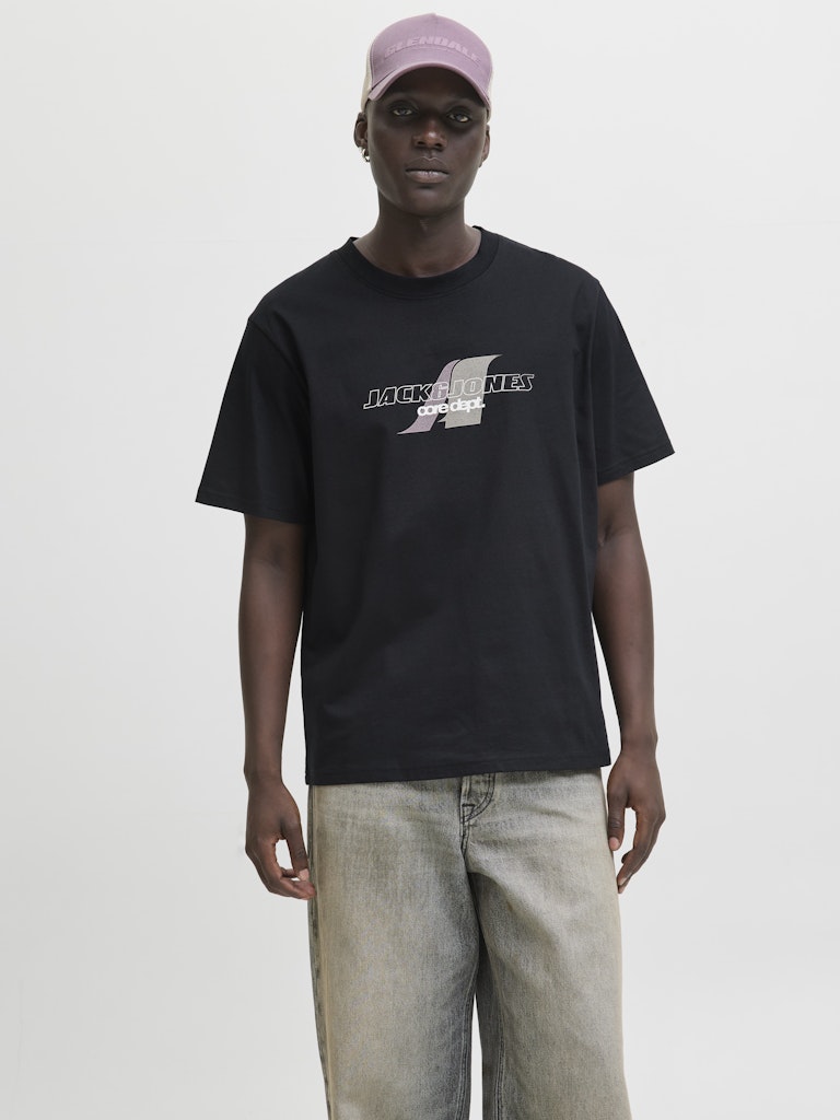 Person wearing a black t-shirt with a logo and a pink cap on a white background