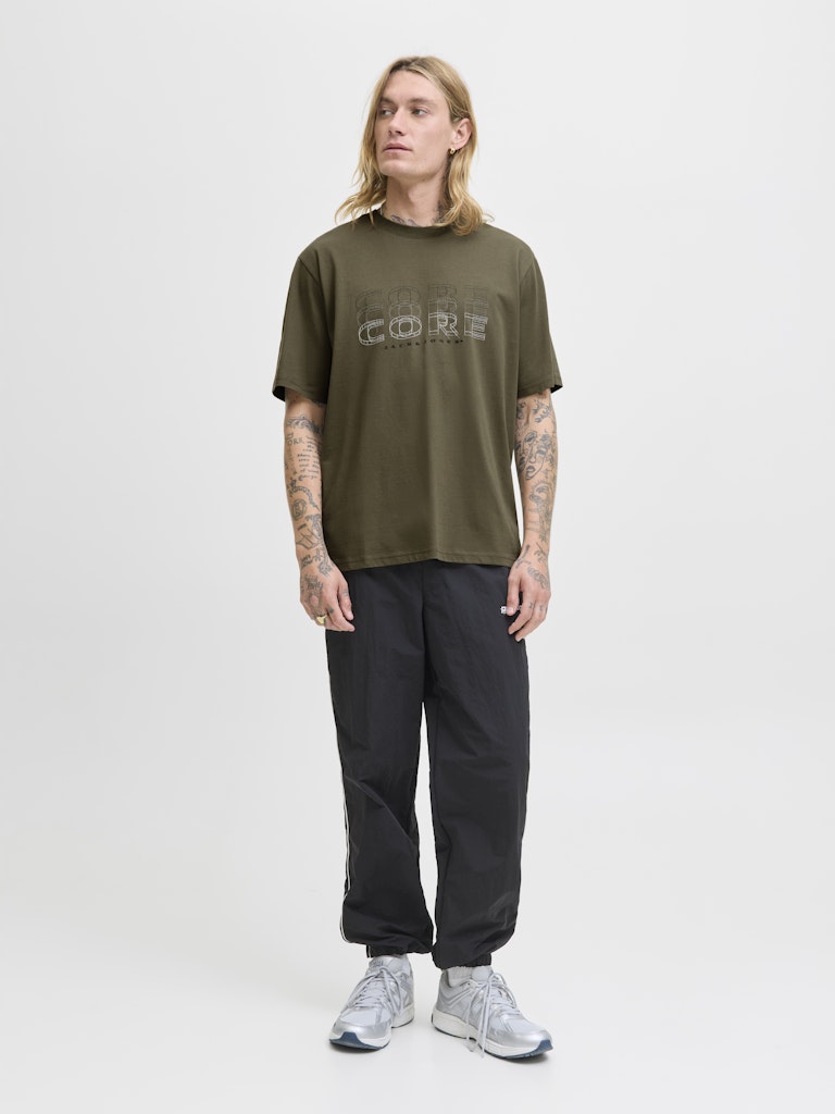 JACK JONES CORE Fusion Big Branding Tee Short Sleeve Crew Neck-Grape Leaf Grape Leaf model front view