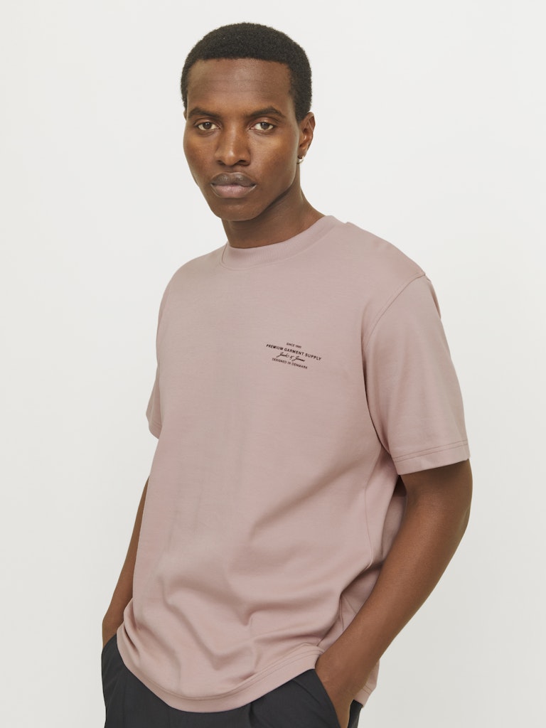 JACK JONES PREMIUM Chad Branding Tee-Adobe Rose Adobe Rose back view