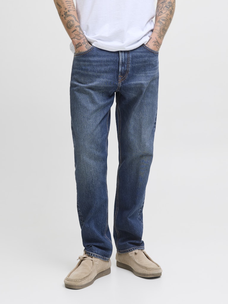 Men's Chris Classic 440 Jeans-Blue Denim-Closer View of the Front