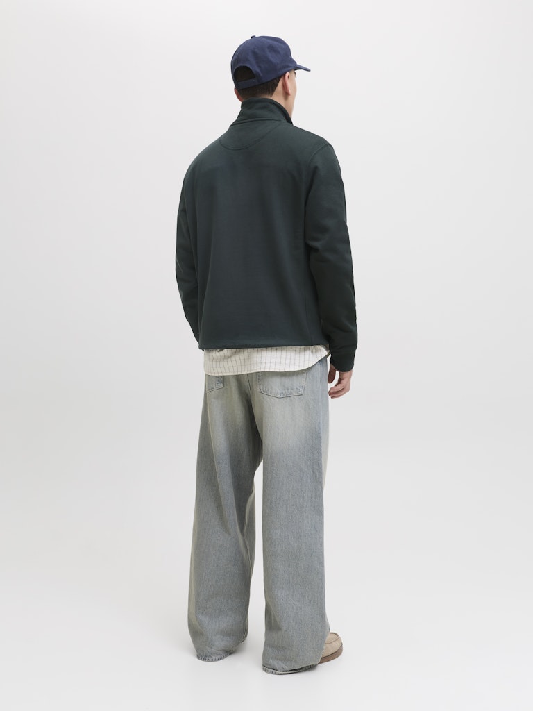 Men's Norrebro Emb Sweat High Neck-Forest River-Model Back View