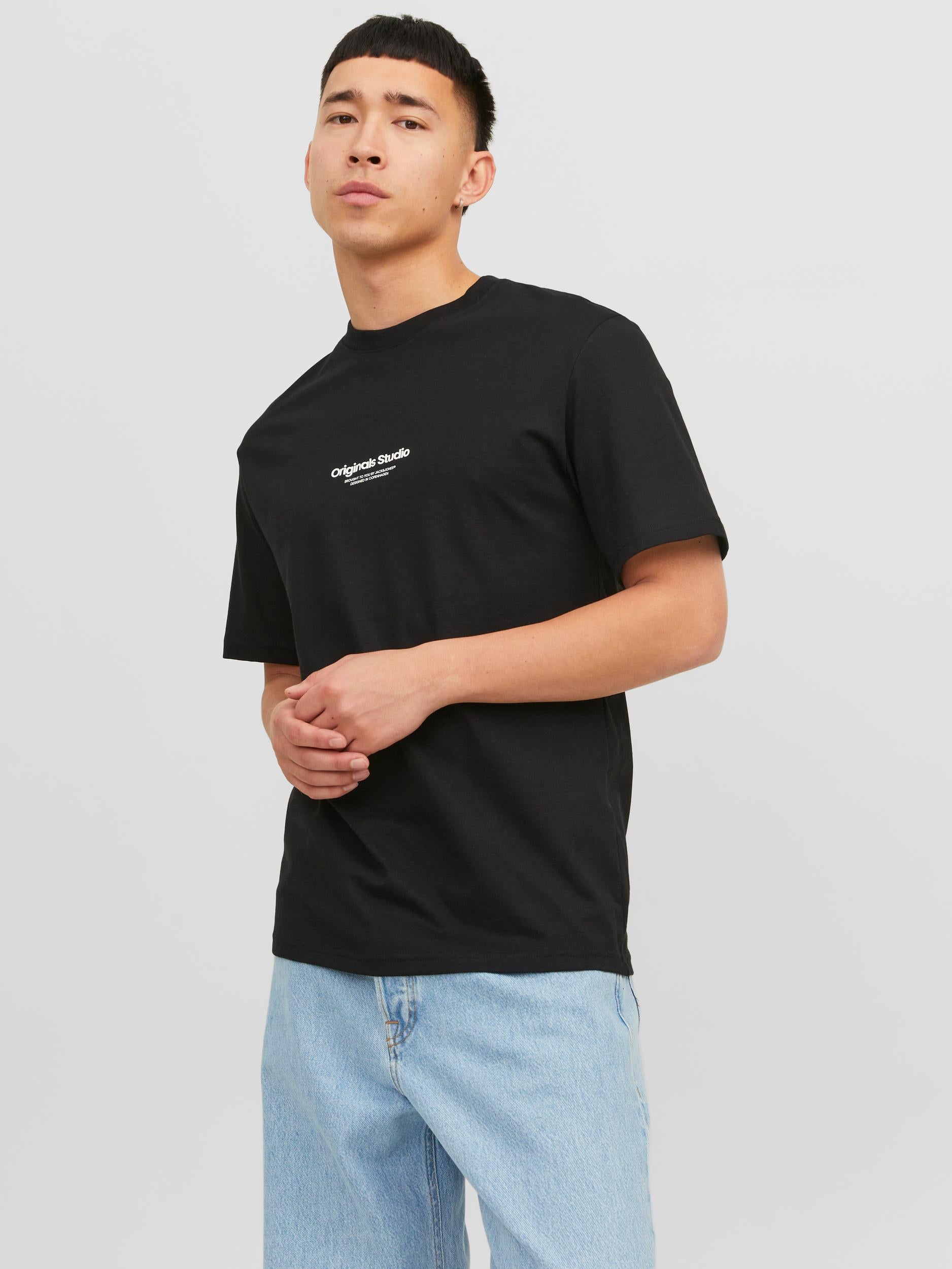 Men's Vesterbro Tee Short Sleeve Crew Neck-Black-Model Front View