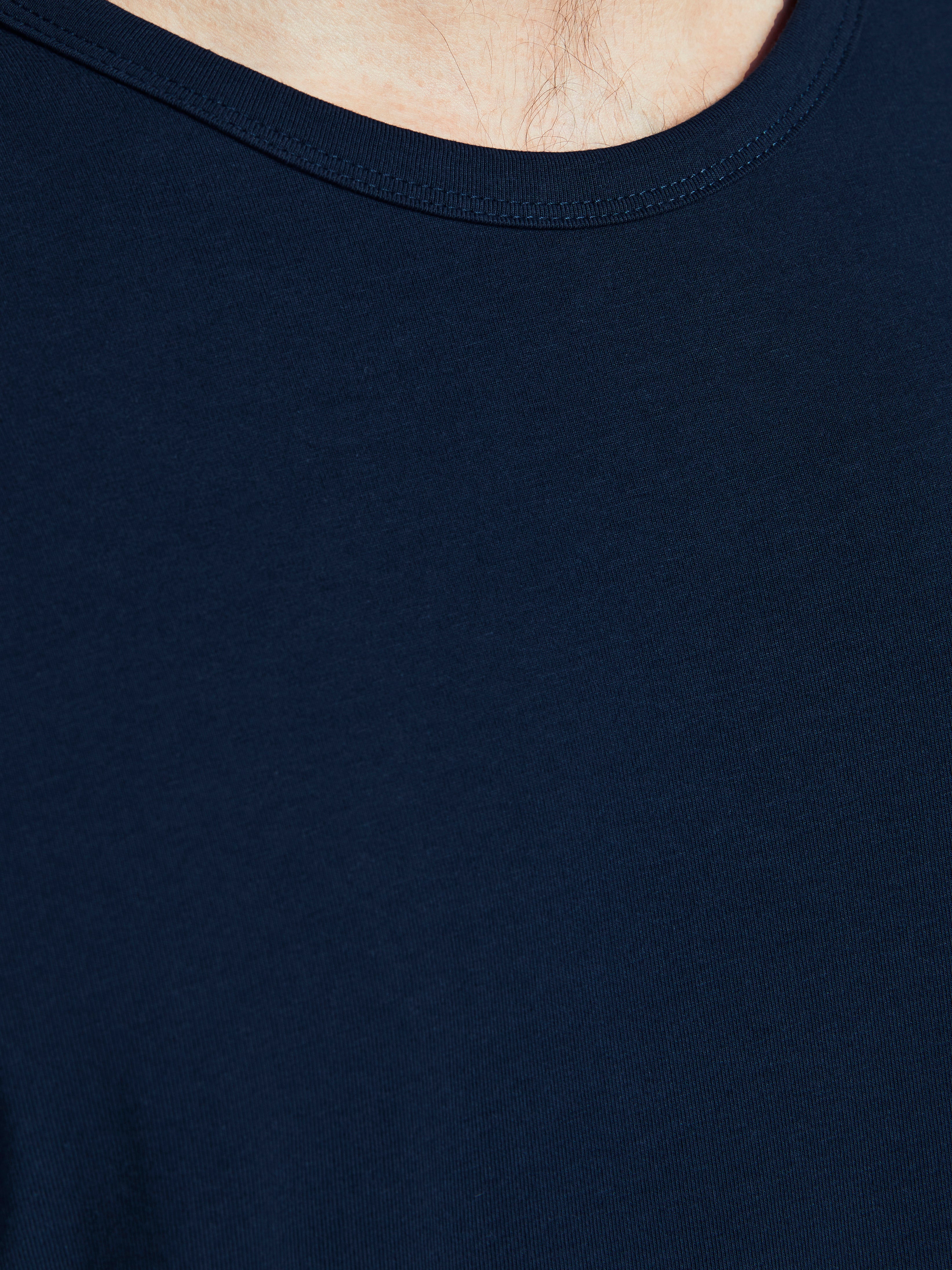 Men's Navy Basic O-Neck Basic Long Sleeve Tee-Neck View