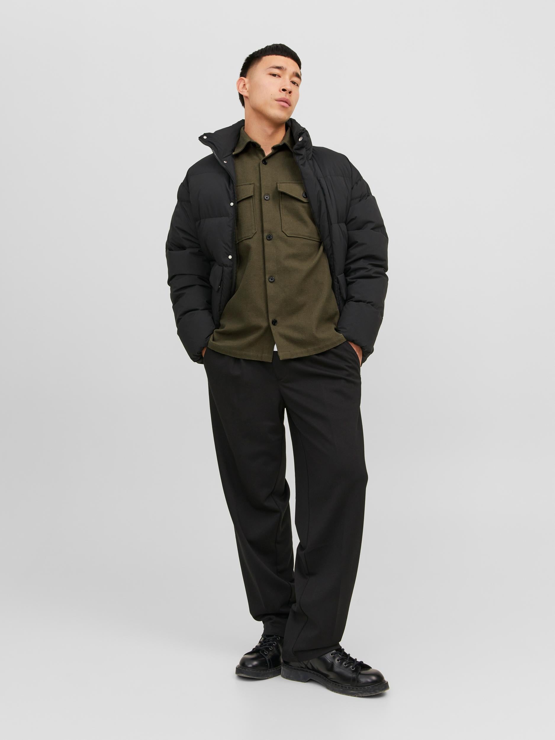 JACK JONES PREMIUM Roy Solid Overshirt Long Sleeve-Grape Leaf Grape Leaf model front view
