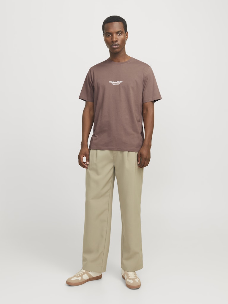 JACK JONES ORIGINALS Vesterbro Tee Short Sleeve Crew Neck-Deep Taupe Deep Taupe model front view