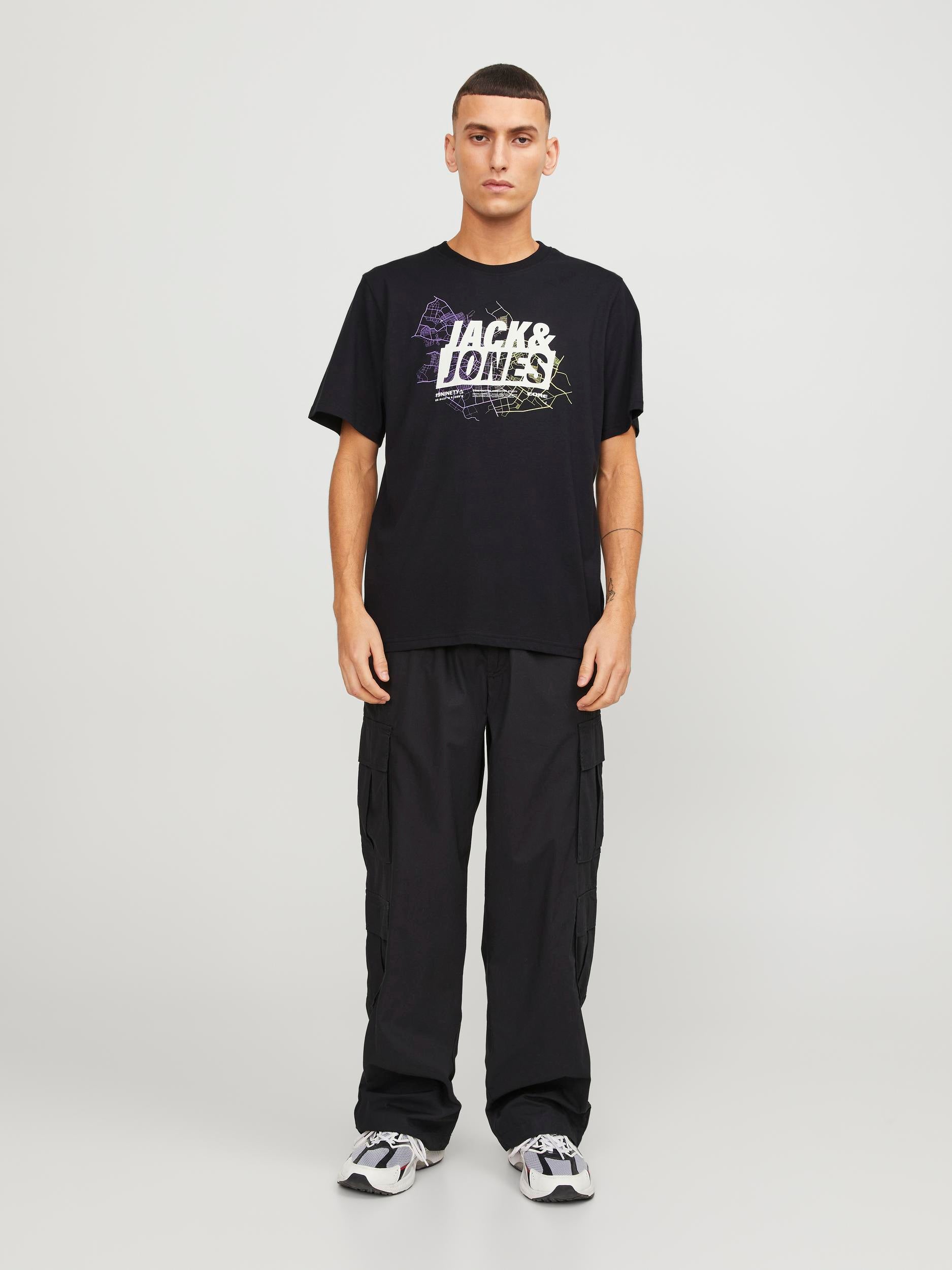 JACK JONES CORE Map Logo Tee Short Sleeve Crew Neck-Black Black model front view
