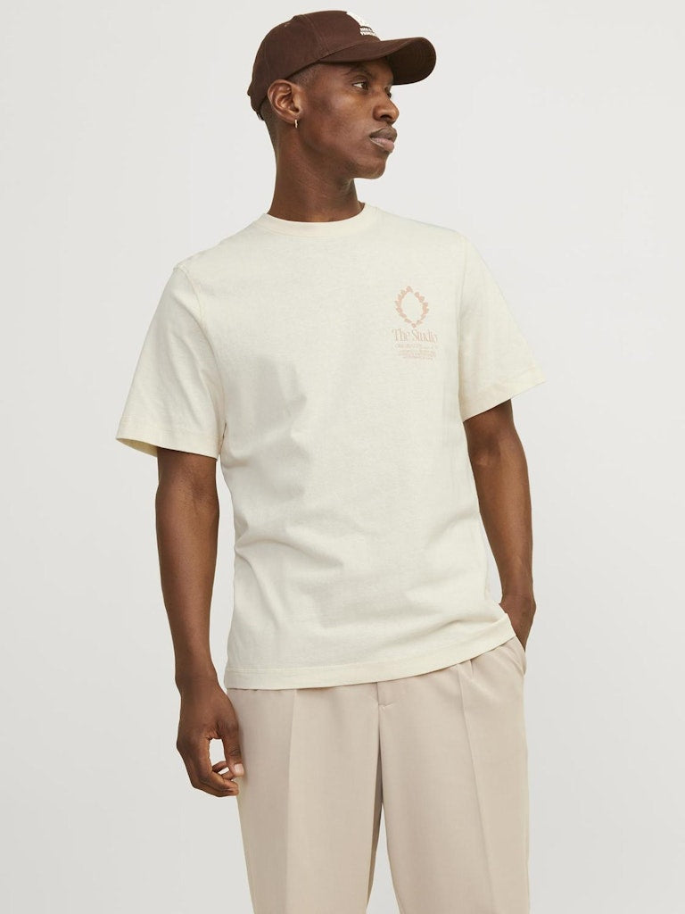 JACK JONES ORIGINALS Noto Chest Graphic Buttercream Tee Buttercream front view