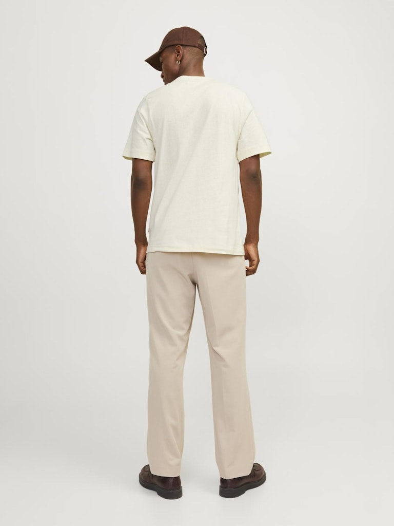 JACK JONES ORIGINALS Noto Chest Graphic Buttercream Tee Buttercream detail view
