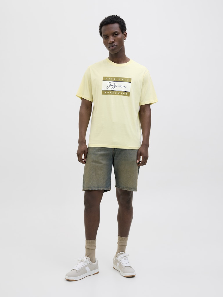 JACK JONES ORIGINALS Frederiksberg Box Script Double Cream Tee Double Cream model front view