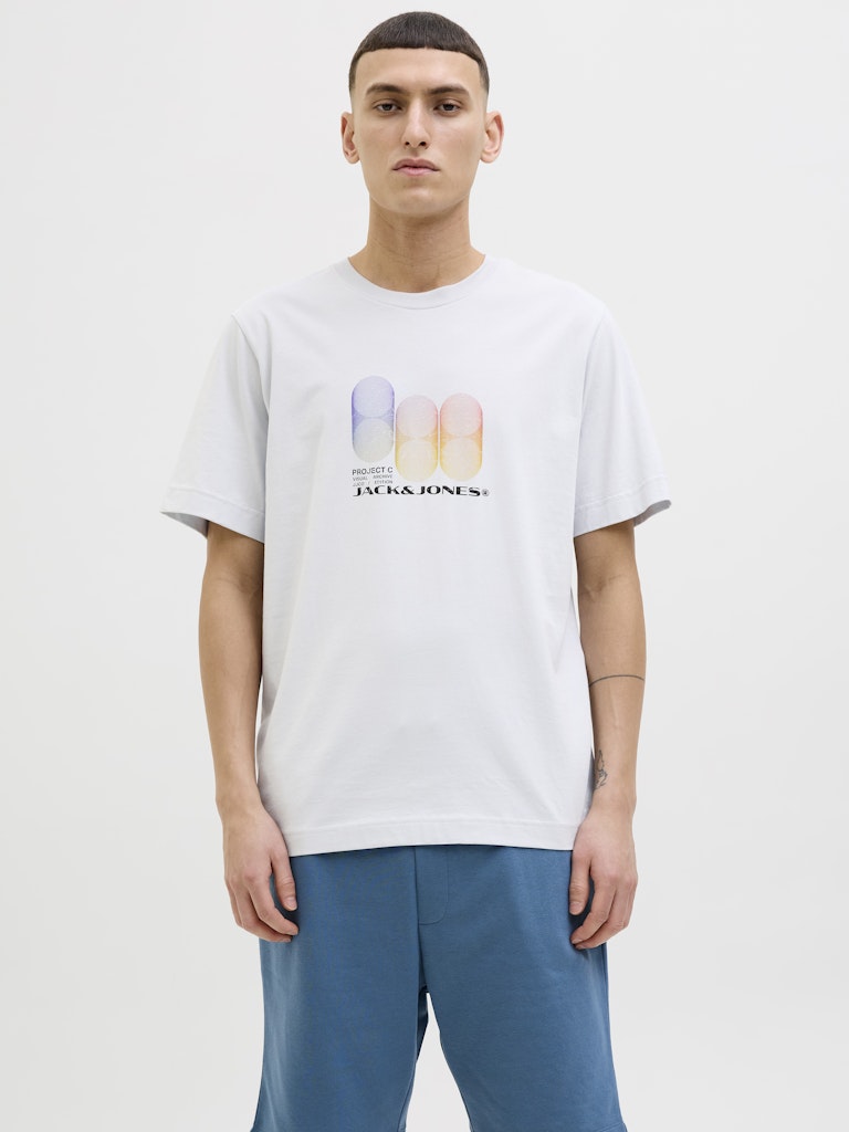 Men's Calma Tee Short Sleeve Crew Neck-Gray Dawn-Model Front View