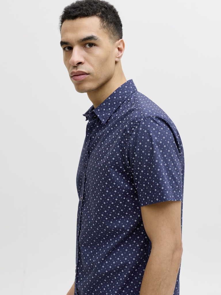 JACK&JONES Matheo Short Sleeve Shirt-Navy Blazer Navy Blazer model front view