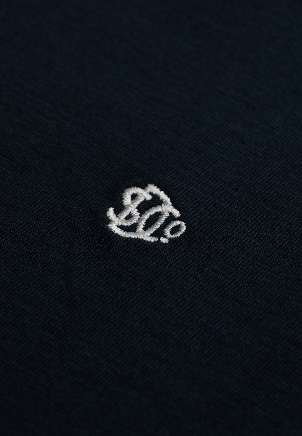 Superdry Essential Sdco Logo Embroidered Tee in Eclipse Navy/Chalk embroidered logo detail