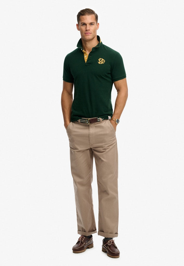 SUPERDRY Pique Monogram Polo-Enamel Green/winter Gold Enamel Green/Winter Gold model front view