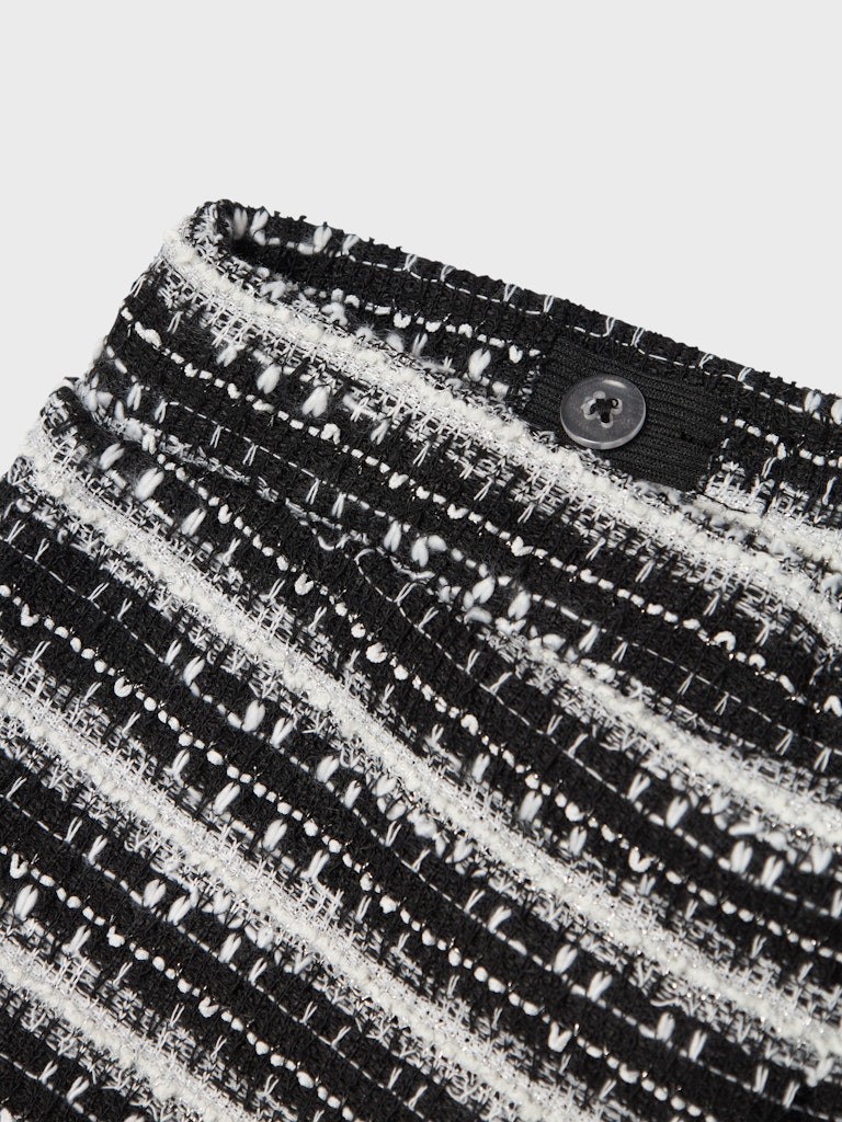 NAME IT Raline Shorts - Black Black model front view