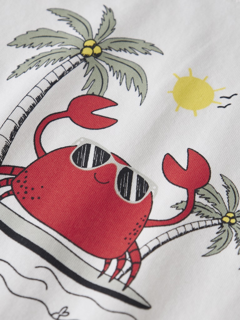 NAME IT Vux Bright White/Crab Surf Top Bright White model front view