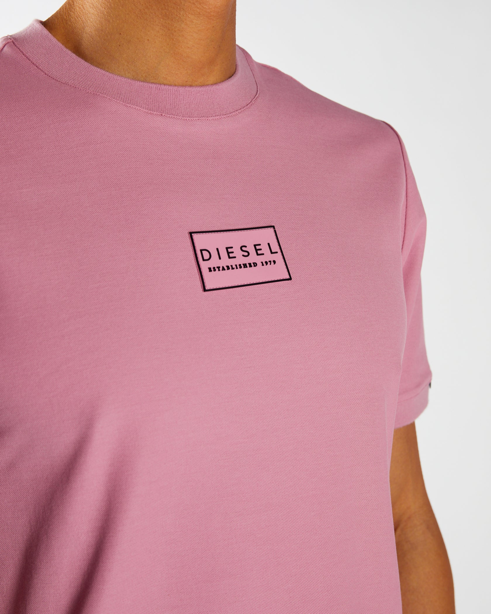 Men's Richard Lilas Pink Tee-Chest Logo View