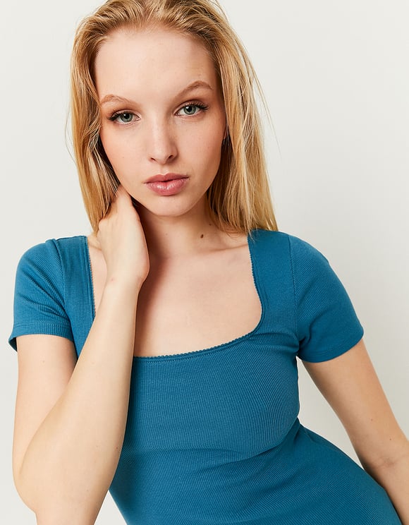 Ladies Figure-Hugging Blue Mini Dress-Collar & Sleeve View