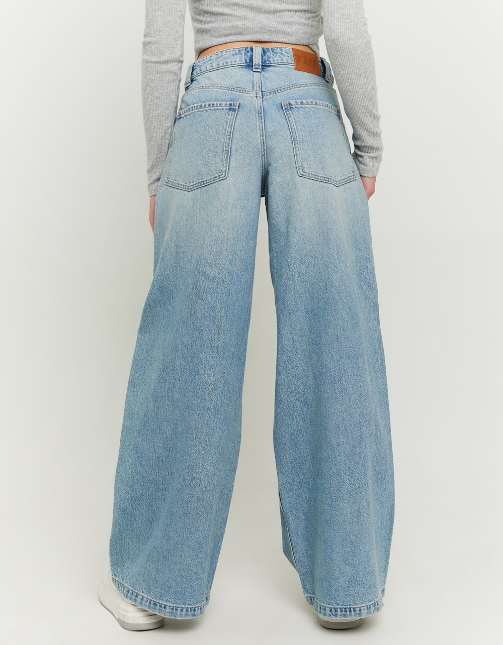 Ladies Low Waist Wide Leg Jeans-Model Back View