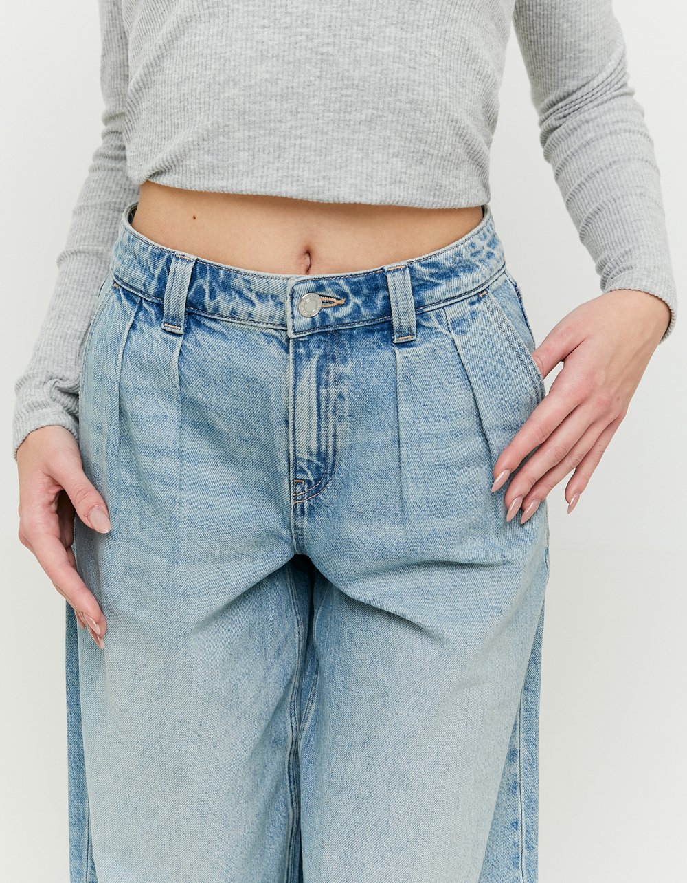 Ladies Low Waist Wide Leg Jeans-Waist View