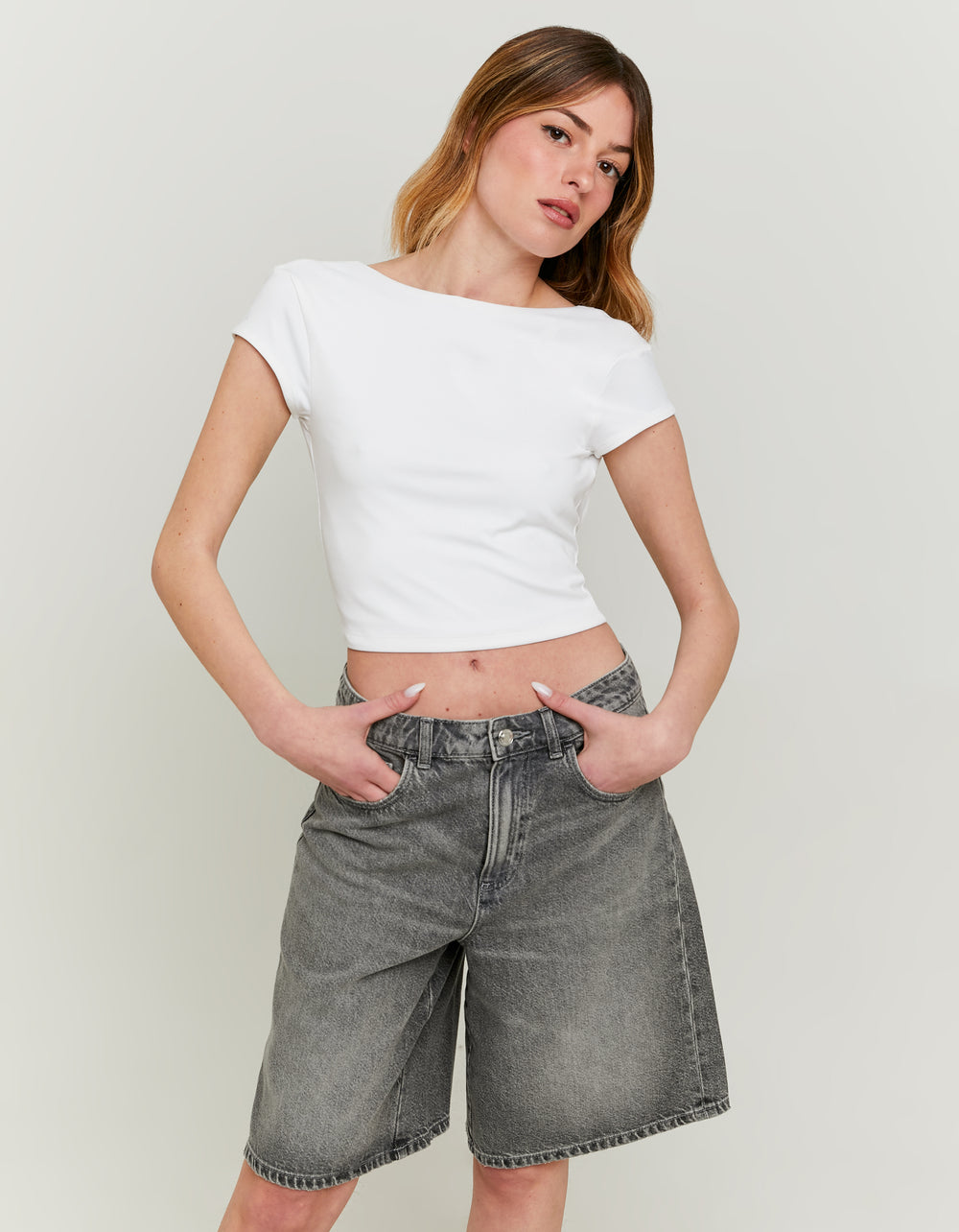 Ladies White Blackless Basic Top-Model Full Front View