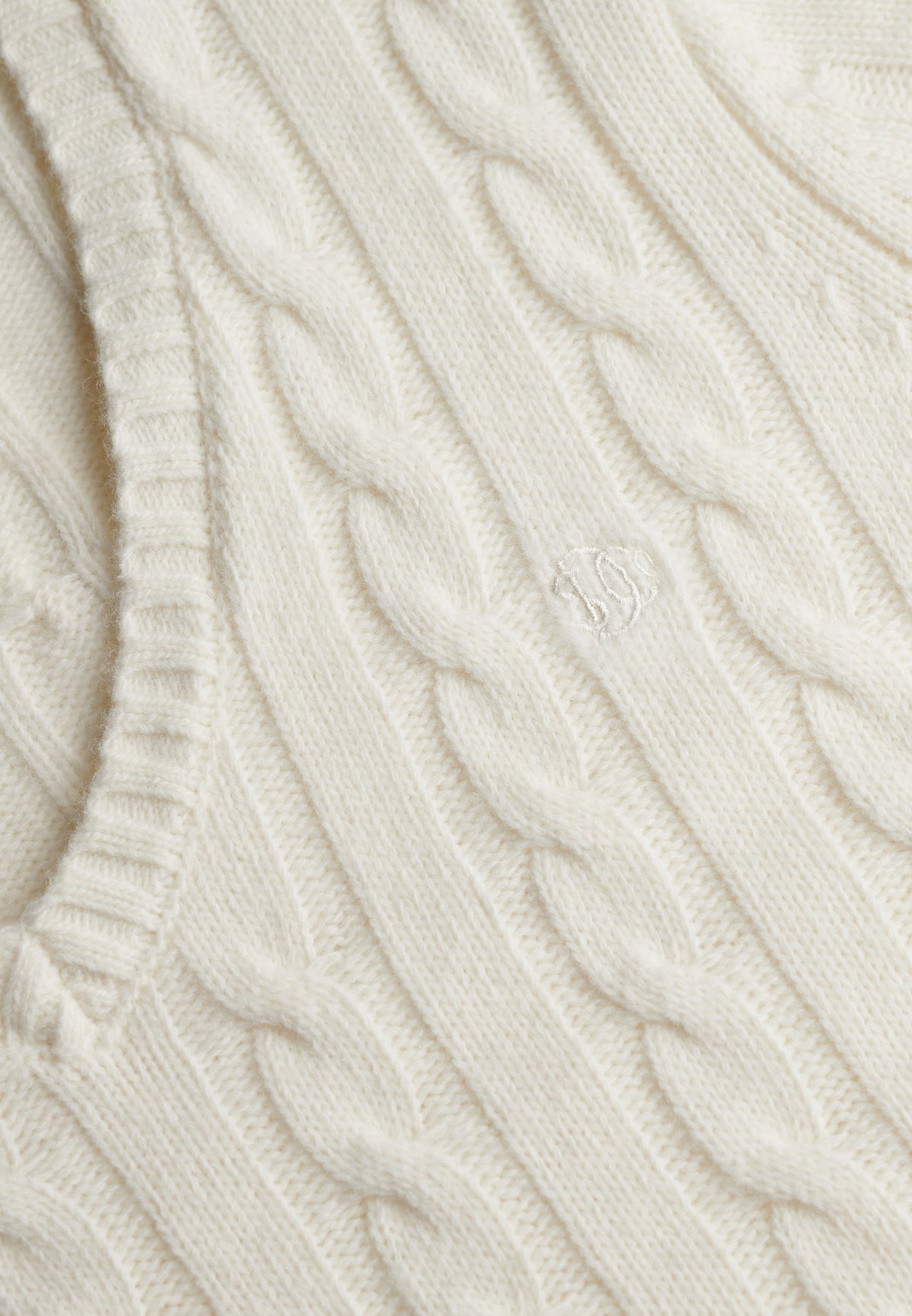 Superdry Wool Blend Cable V Neck in Cream cable knit detail