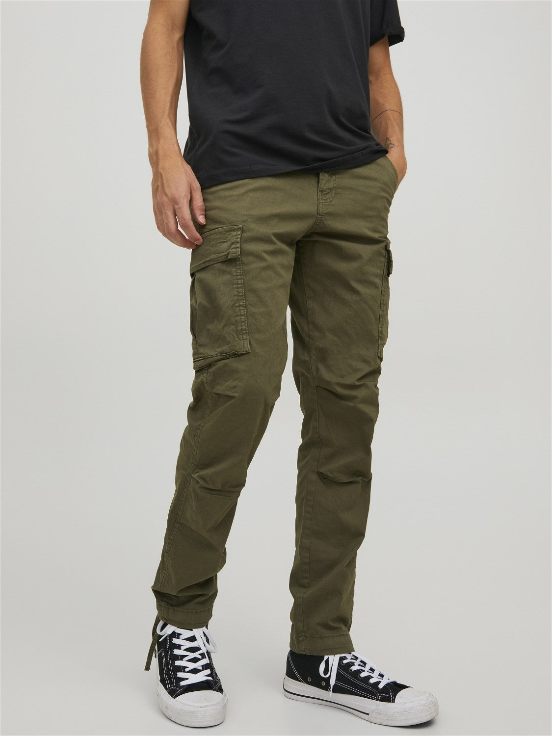 JACK & JONES Ace Tucker Cargo Pants Dune model front view