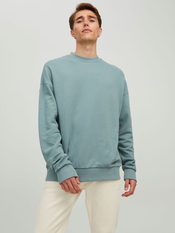 JACK JONES PREMIUM Kam Sweat Crew Neck Stormy Sea model front view