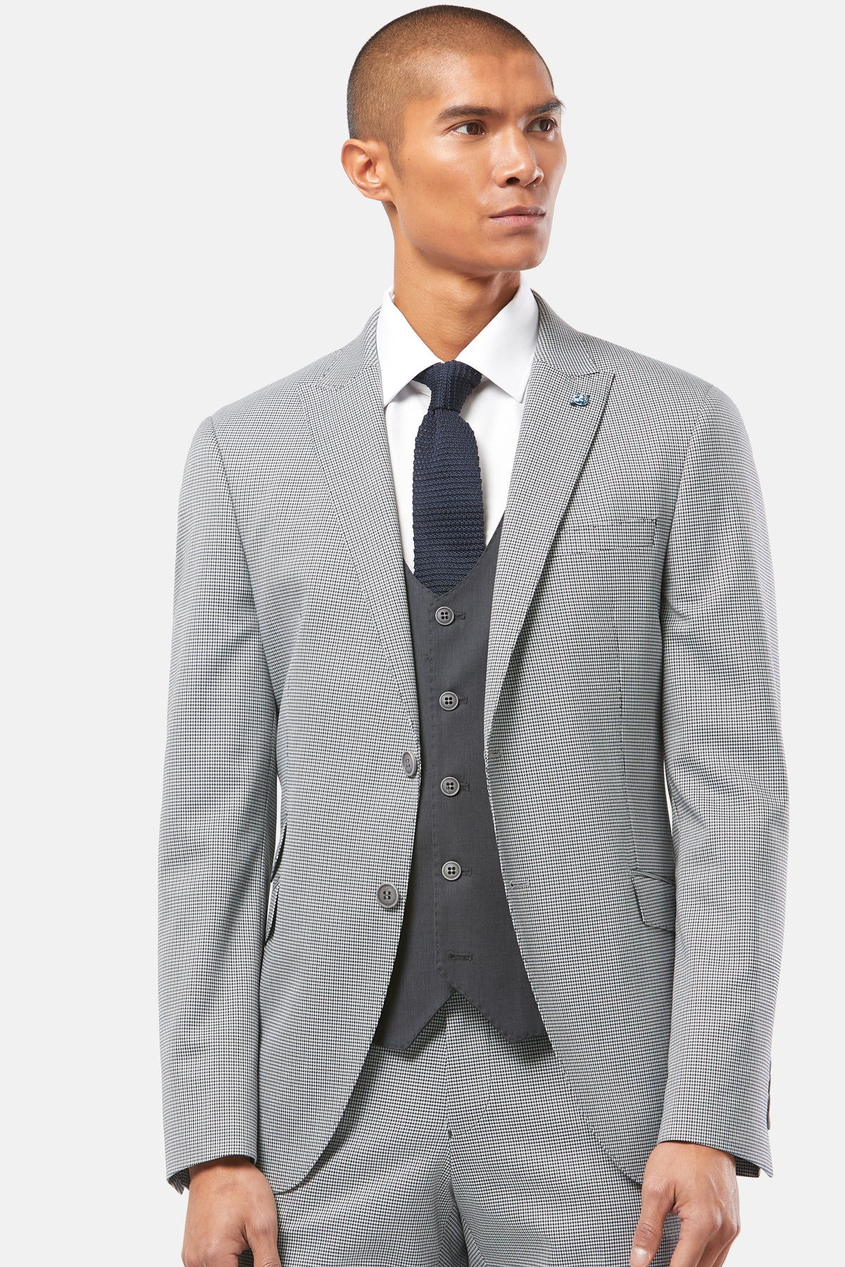 BENETTI Colin Three Piece Houndstooth Suit CHARCOAL detail view