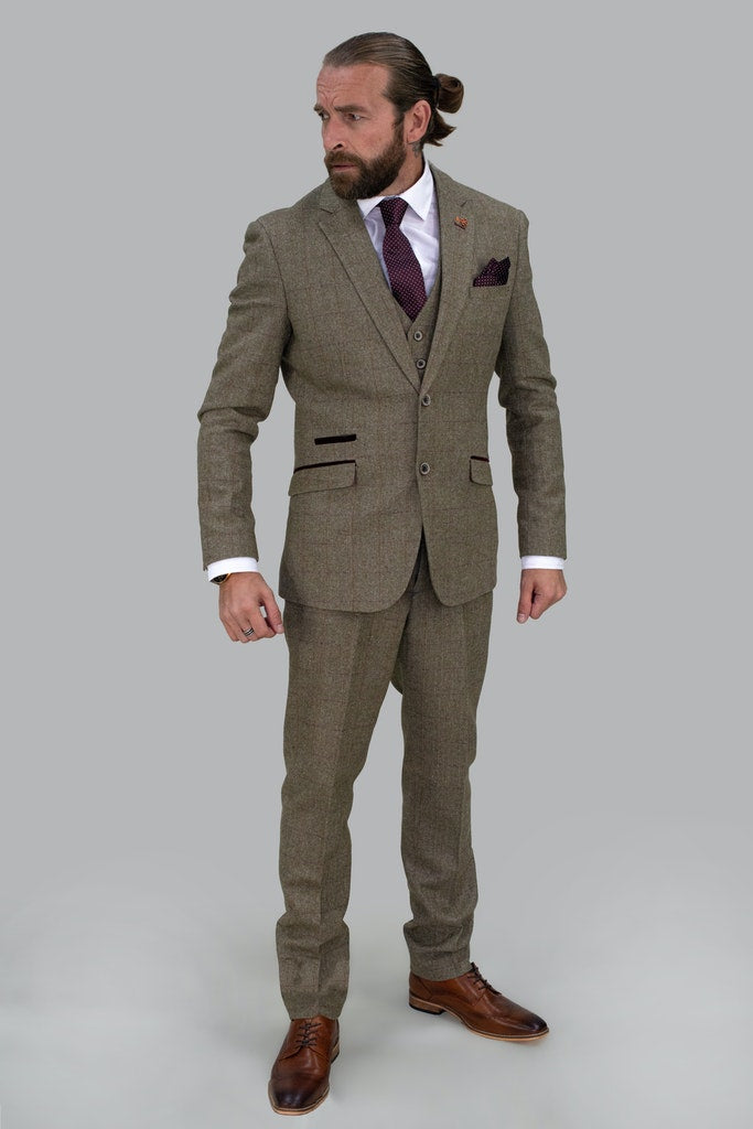 House of Cavani Gaston Sage Tweed Blazer Sage model front view