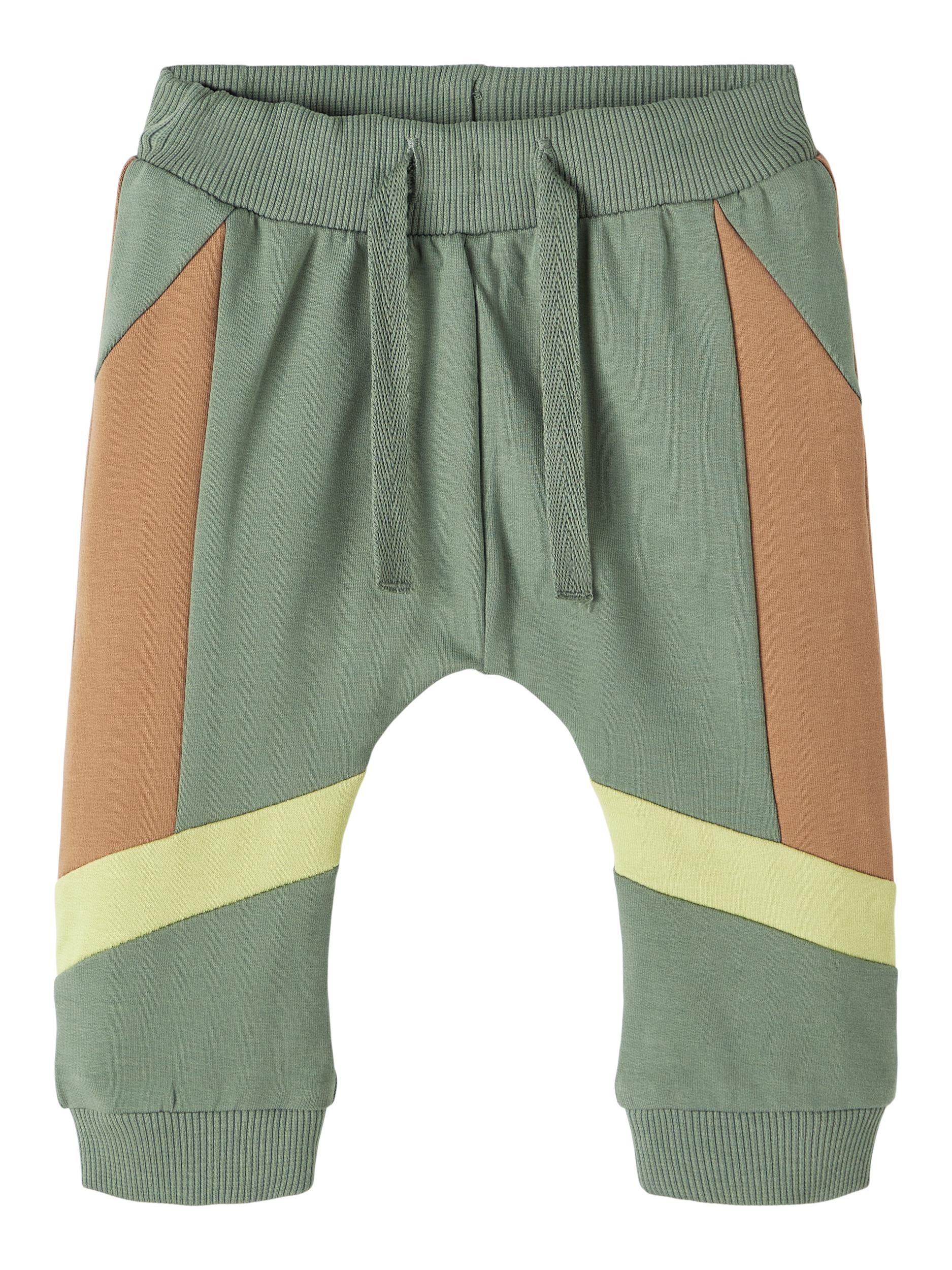 NAME IT Bafio Sweat Pant Laurel Wreath model front view