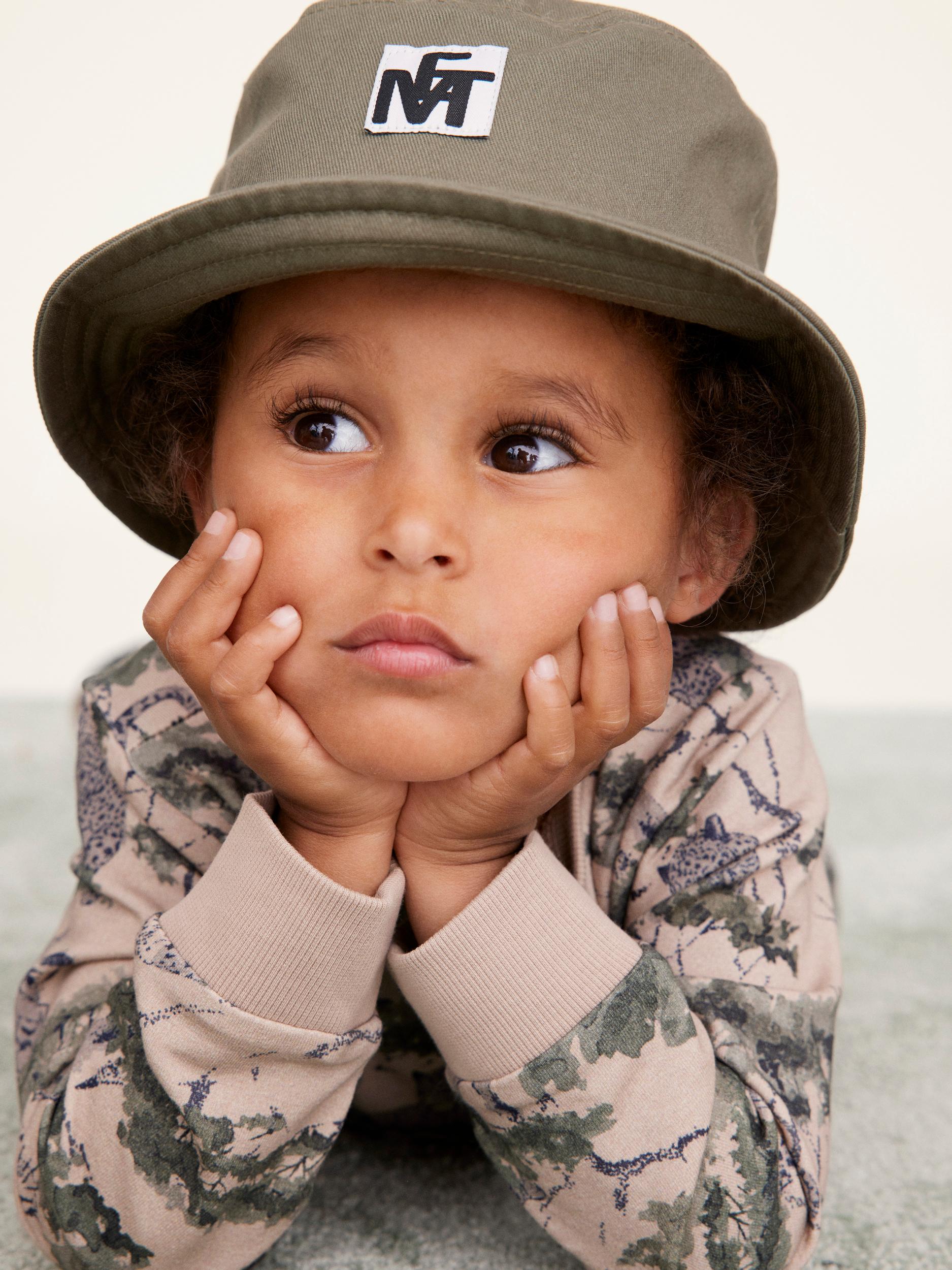 NAME IT Fillip Bucket Hat Four Leaf Clover model front view