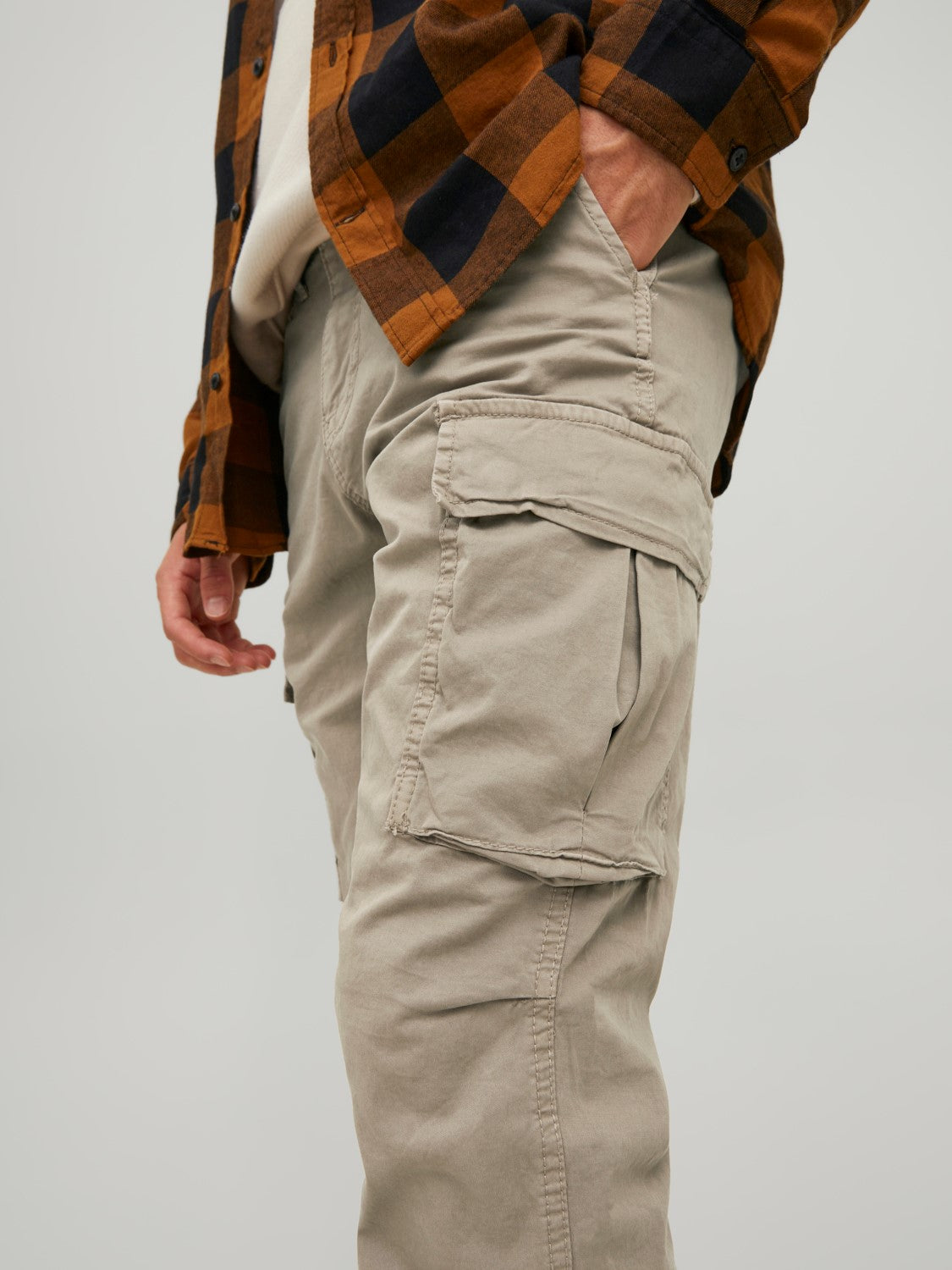 JACK & JONES Ace Tucker Cargo Pants Dune detail view