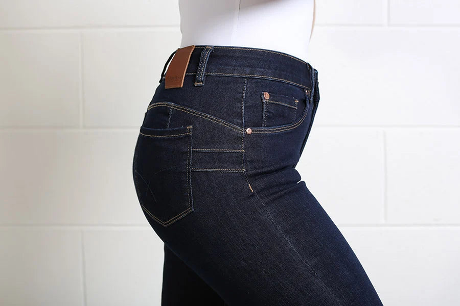 Rant & Rave Helen straight jean in dark wash, side and back pocket detail