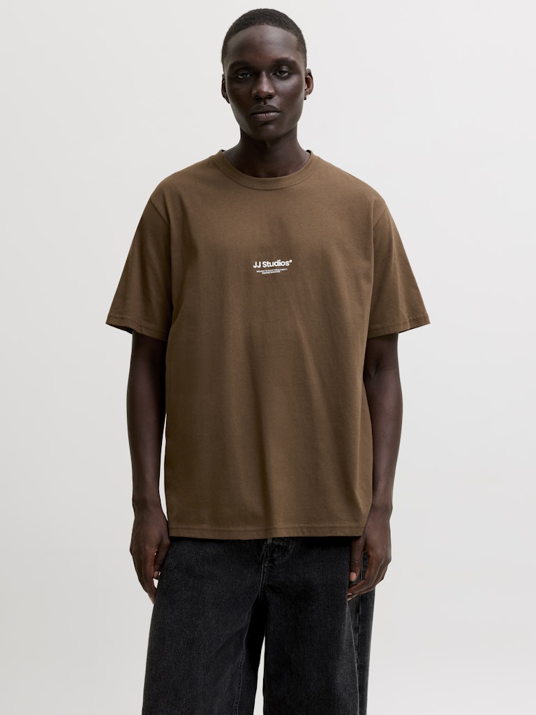 JACK & JONES Jjesoho Tee Crew Neck in Cocoa front model view
